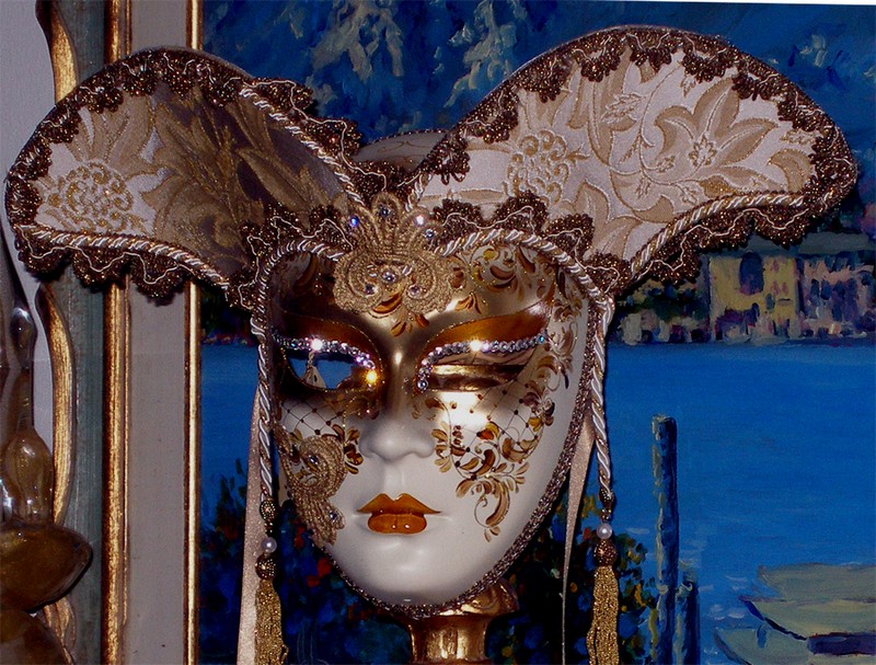 MASK . HAND MADE IN VENICE BY VENETIAN ARTISANS, ITALY BEAUTIFUL 